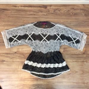 !DONATING 3/15! Sweet Sinammon Lacey Peasant Top
